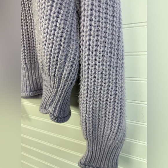 H&M women’s light purple chunky knit oversized vneck sweater. Size M - Picture 4 of 5
